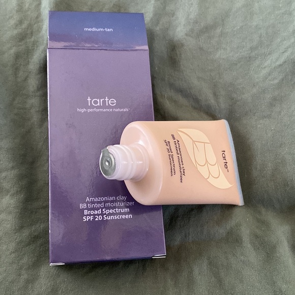 Tarte Amazonian Clay BB tinted moisturizer shade Medium-tan. SPF 20. 1.7fl oz - Picture 2 of 3